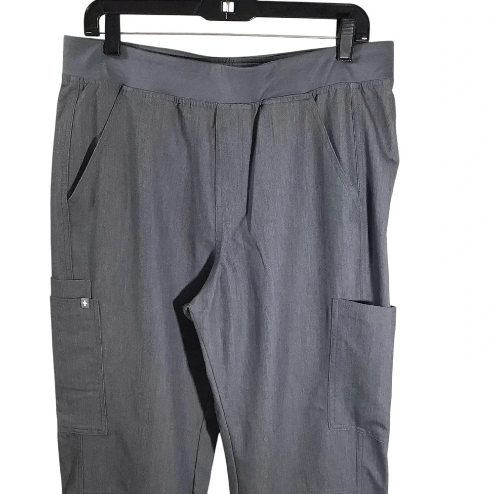Figs Men’s Axim Cargo Scrub Pants in Graphite